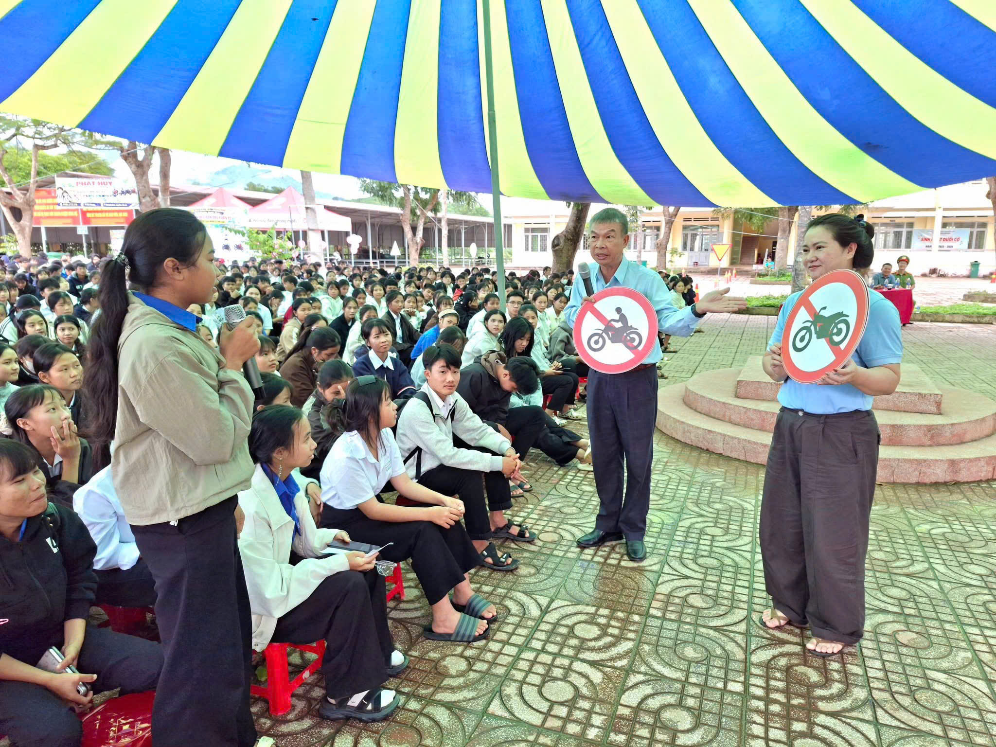 Tuyên truyền, phổ biến pháp luật về trật tự, an toàn giao thông cho học sinh Trường THPT Trần Hưng Đạo