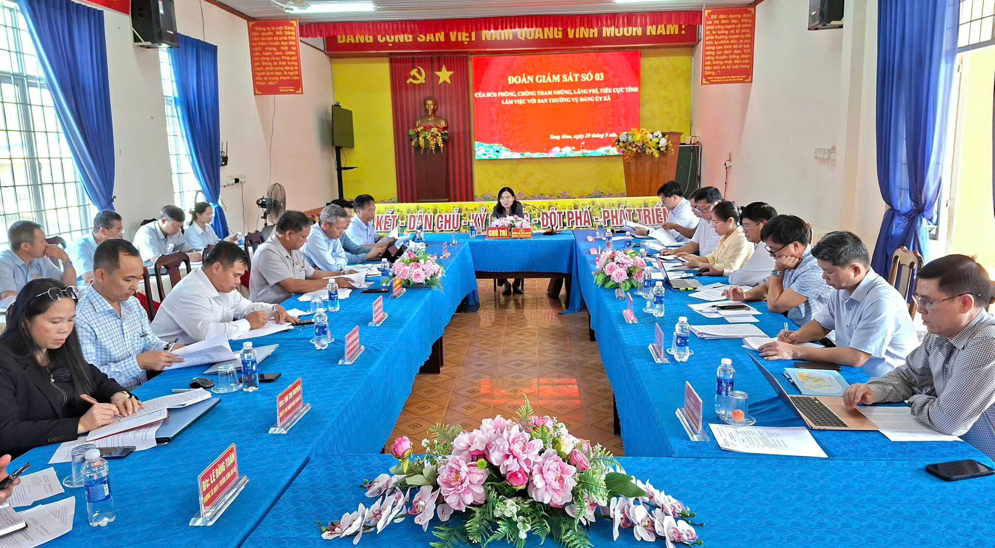 toan-canh-doan-giam-sat-lam-viec